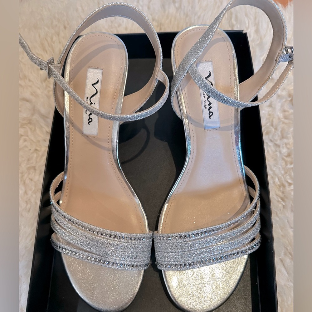 Nina Nelena Silver Dreamland Heels Like New Size 7.5
